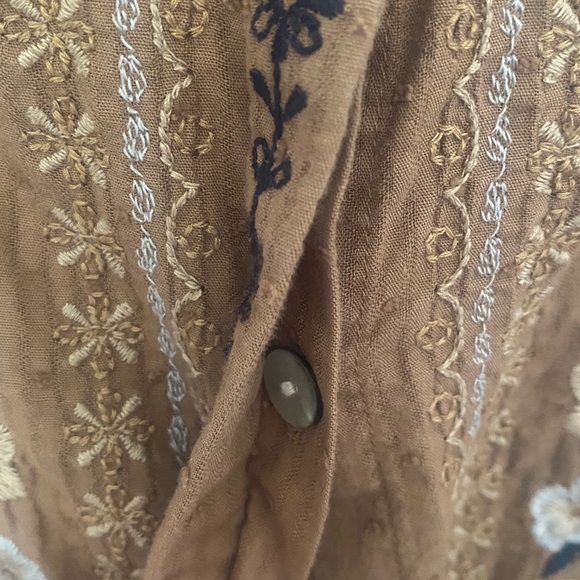 J. Jill Embroidered Boho Blouse Size Medium Brown Floral Peasant Top - Picture 10 of 10
